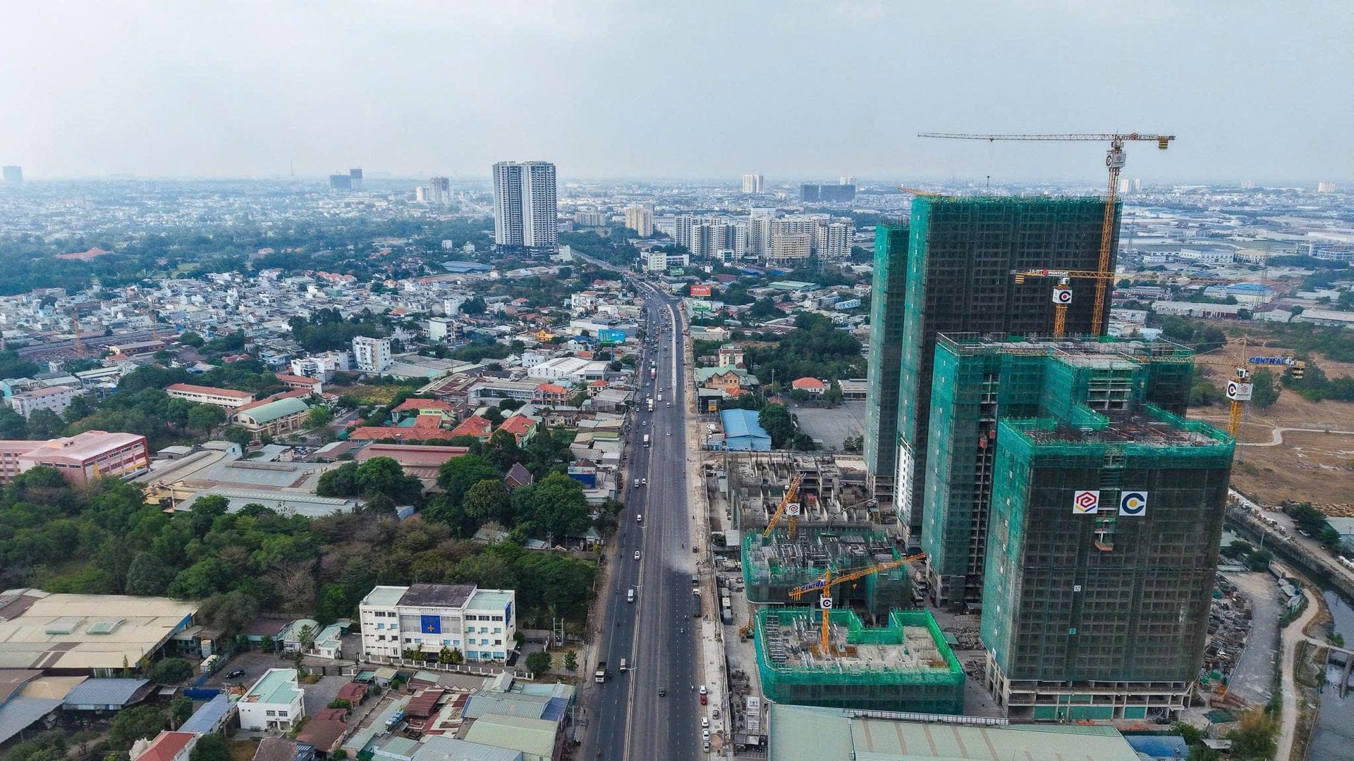 Workers on the roof slab — floor 38 to 39